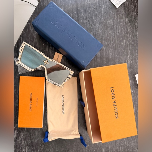 Louis Vuitton cyclone zebra Sunglasses W - Picture 5 of 5